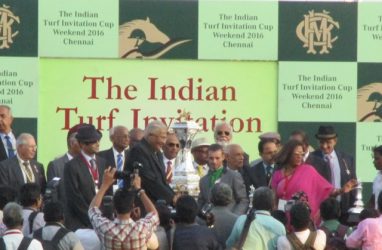 David Allen receiving prize from R.Ramakrishnan, the chairman of Madras Race Club